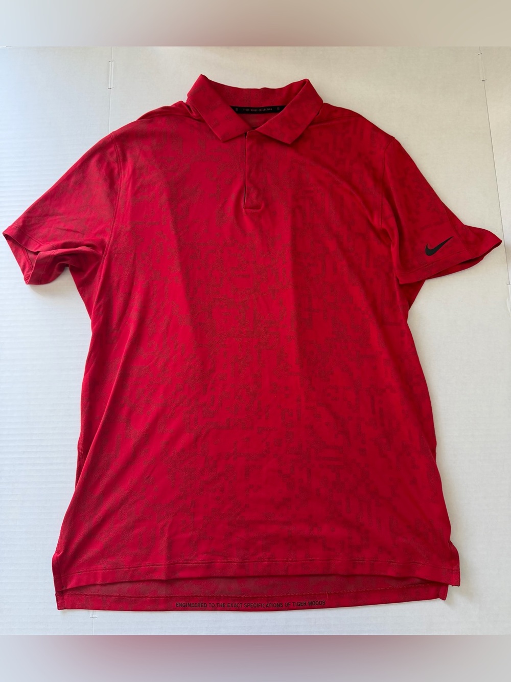 Nike Tiger Woods Polo Shirt Mens Medium Red Digi Camo TW Collection Golf